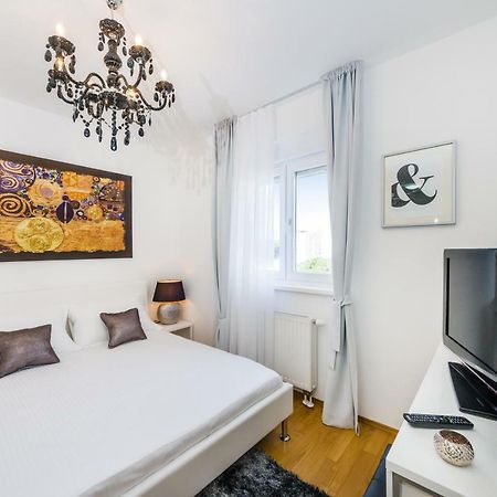 Studio Apartment K & K With Free Garage Zadar Eksteriør billede