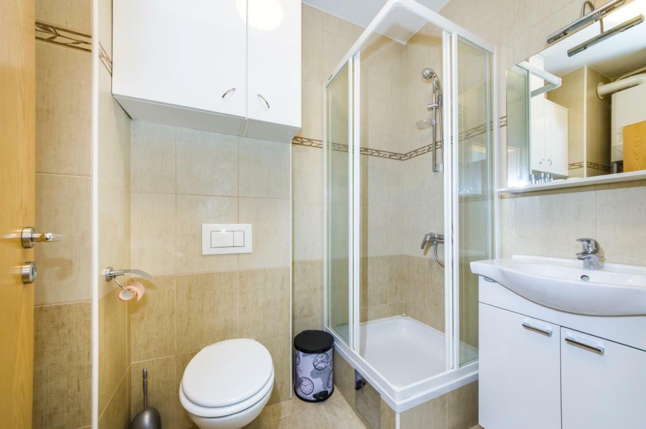 Studio Apartment K & K With Free Garage Zadar Eksteriør billede