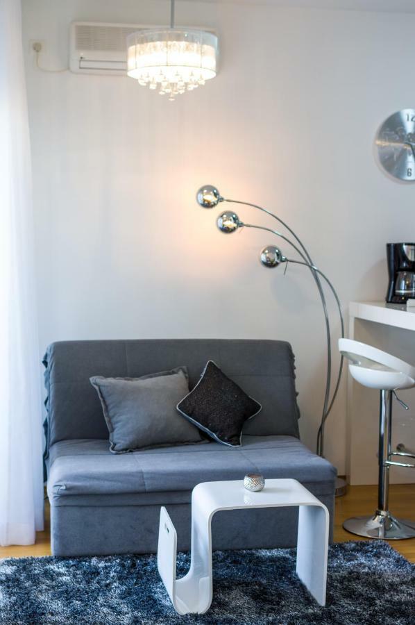 Studio Apartment K & K With Free Garage Zadar Eksteriør billede